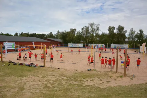 Habo Energi Beach Arena - &nbsp;Om klubbenHabo Wolley erbjuder volleyboll från 4 års ålder till elitnivåVår verksamhet präglas av hög kvalitet och glädje på alla nivåer. Klubben grundades 1987 och finns i Habo kommun nära Jönköping. Vår vision är att vara en ledande idrottsförening i Jönköpings län och inom svensk volleyboll. Vår verksamhet präglas av hög kvalitet och glädje på alla nivåer. Habo Wolley har en miljö där alla ges möjlighet att utvecklas. Föreningen har säsongen 2021-2022 cirka 450 aktiva medlemmar i olika träningsgrupper. Habo Wolleys hemmahall är Habo Sporthall. Vi spelar och tränar även i Alléhallen i Habo. Västsvenska Volleybollförbundet Svenska Volleybollförbundet Internationella VolleybollförbundetHär är de 15st mest sökta gymmen på GymKarta i Juli 2023Nordic Wellness Lindholmen på Lindholmsallén 20 i GöteborgSATS Gamlestaden på Gamlestadstorget 7 i GöteborgSTC Sävedalen - Göteborgsvägen 104 - GymKarta.seSTC munkebäck på Munkebäcks Allé 26 i GöteborgNordic Wellness Göteborg Kviberg Arena - GymKarta.seNordic Wellness Kungälv Kongahälla - GymKarta.seActic Lerum - Vattenpalatset på Häradsvägen 3 i Lerum&nbsp;Maximus Gym Brunnsbo på Folkvisegatan 15 i GöteborgSATS Hovås på Björklundabacken 2 i Hovås - GymKarta.seNordic Wellness Backaplan på Gustaf Dalénsgatan 13Fitness24Seven på Lergöksgatan 6 i Västra FrölundaSATS Askim (Sisjön stora) på Ekonomivägen 6 i AskimSTC på Ekenleden 10 i Kållered - GymKarta.seNordic Wellness Marklandsgatan - GymKarta.seNordic Wellness på Vasagatan 7 i Göteborg